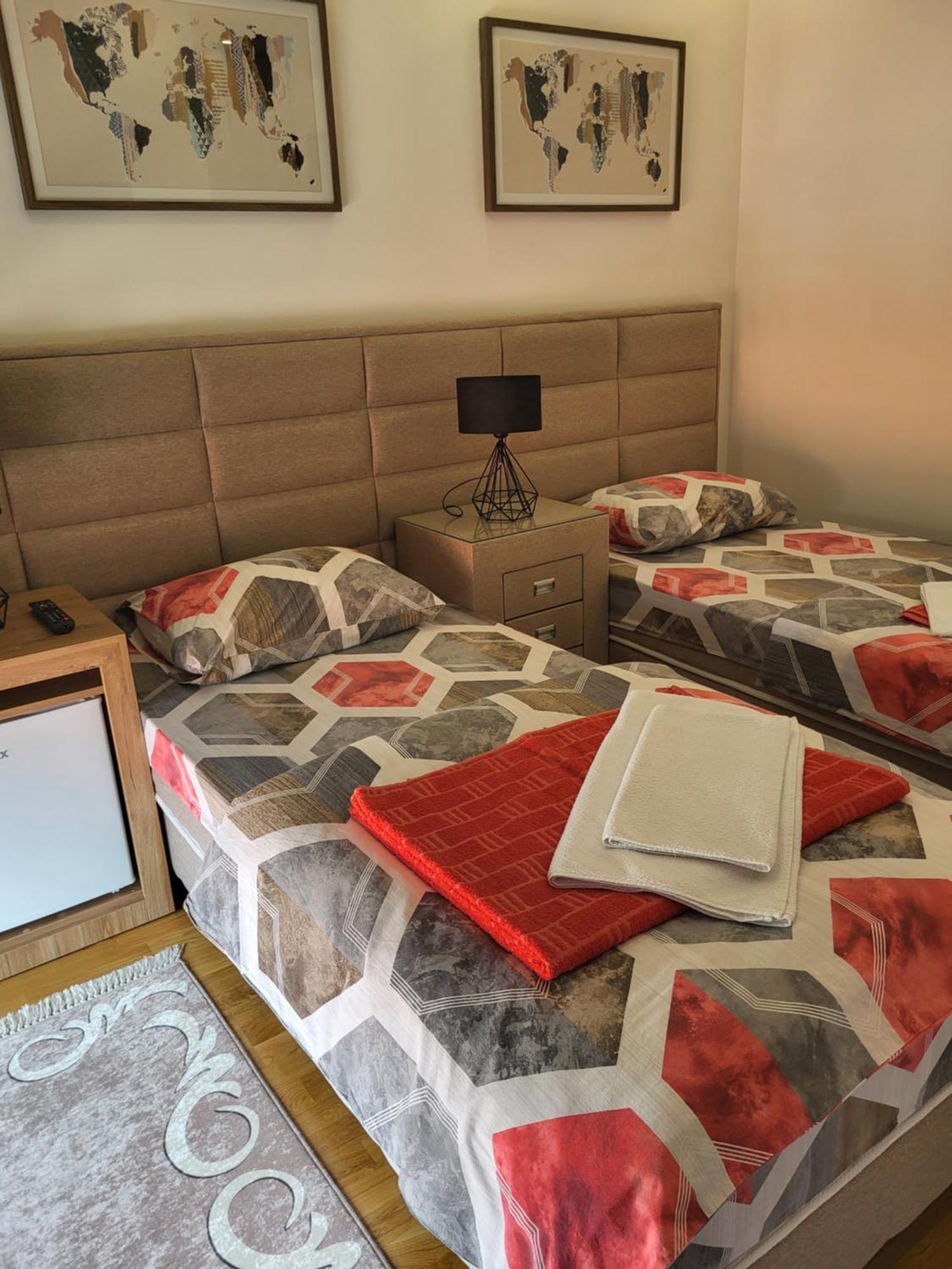 Lux Apartmani Bajova Cetinje Exterior foto